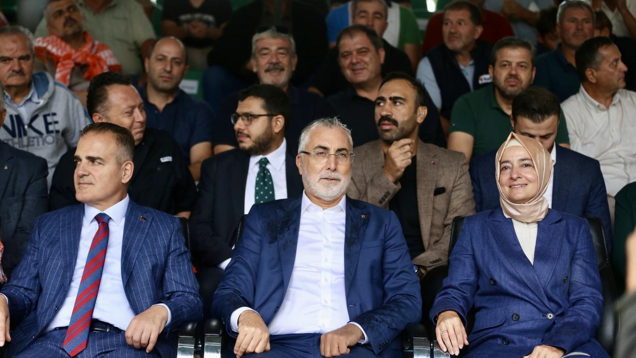 Bakan Işıkhan, Muğla'daki 33. Yayla Seki Yağlı Pehlivan Güreşleri'ni izledi