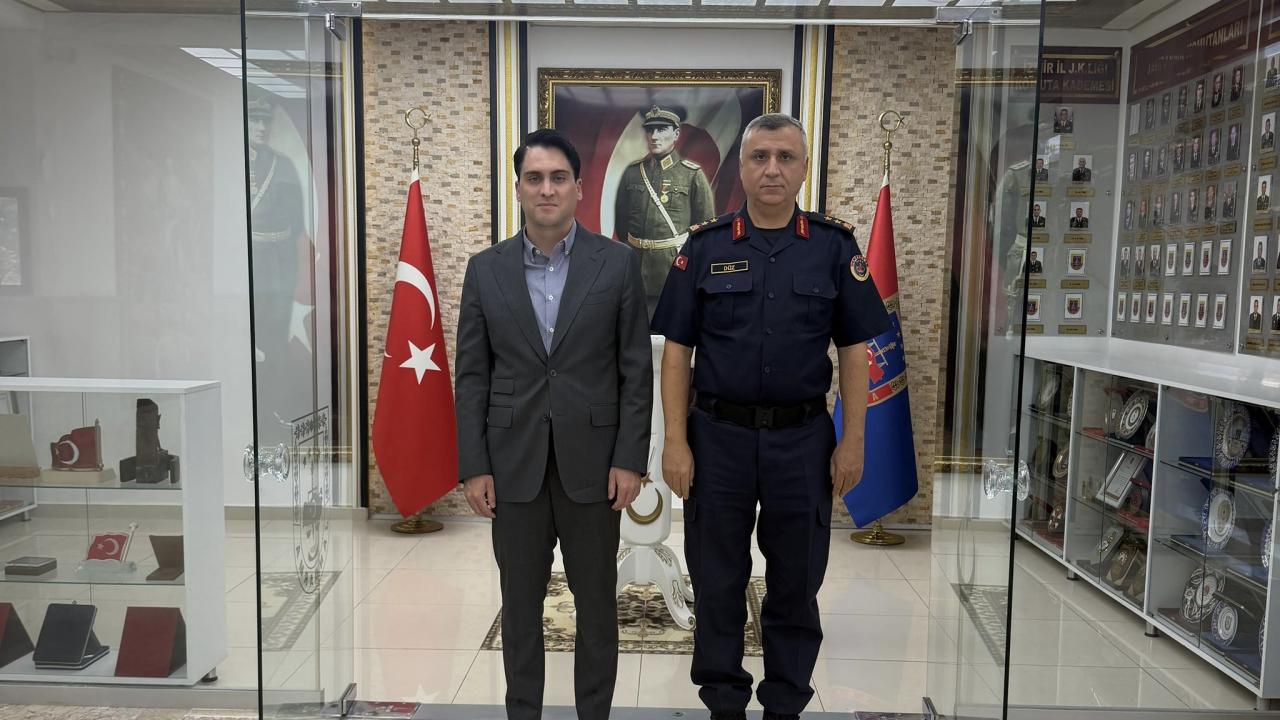 Ülkü Ocakları İzmir İl Başkanı Kılıç'tan İzmir İl Jandarma Komutanı Tümgeneral Metin Düz'e veda ziyareti