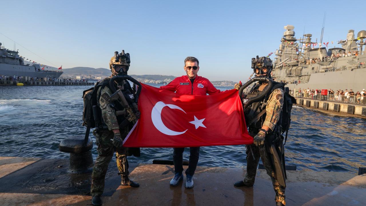 T3 Vakfı Mütevelli Heyeti Başkanı Selçuk Bayraktar, SAT ve SAS komandolarıyla bir araya geldi