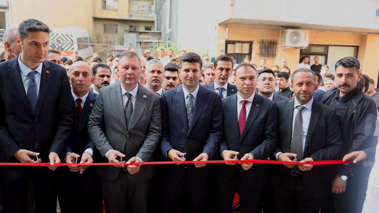 Ülkü Ocakları Genel Başkanı Yıldırım, Ülkü Ocakları Derince İlçe Başkanlığı'nın yeni hizmet binasının açılışına katıldı