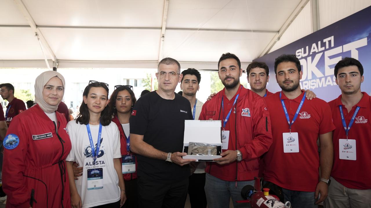 Baykar Genel Müdürü Haluk Bayraktar, TEKNOFEST Mavi Vatan'da yarışan takımlara T3 Gemstone O1 hediye etti