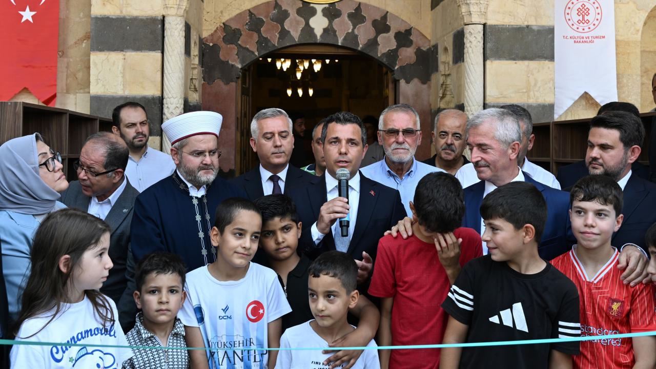 Depremlerden etkilenen Gaziantep Bostancı Camisi, yeniden ibadete açıldı