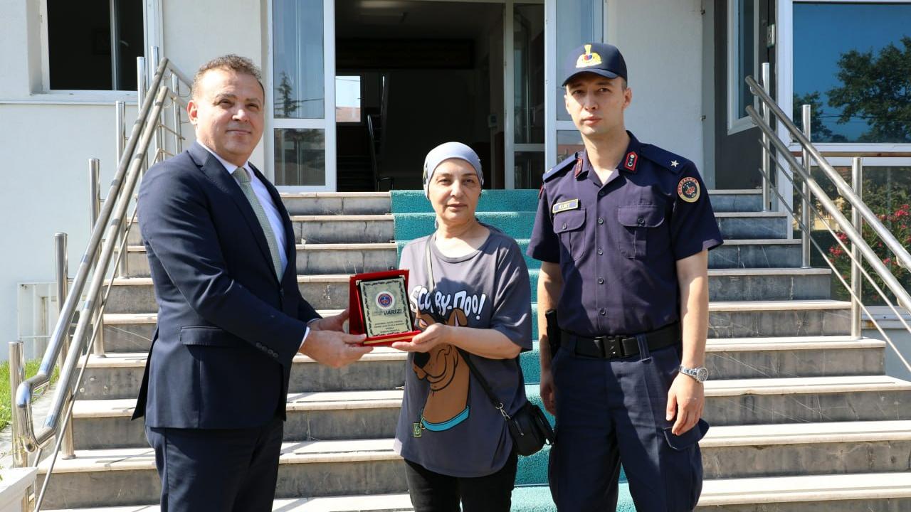 Hayırsever kadın, zeytinliğini Jandarma Asayiş Vakfına bağışladı
