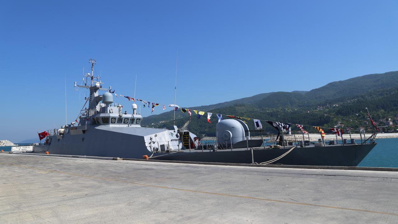 TCG Tuzla karakol gemisi İnebolu'da ziyarete açıldı
