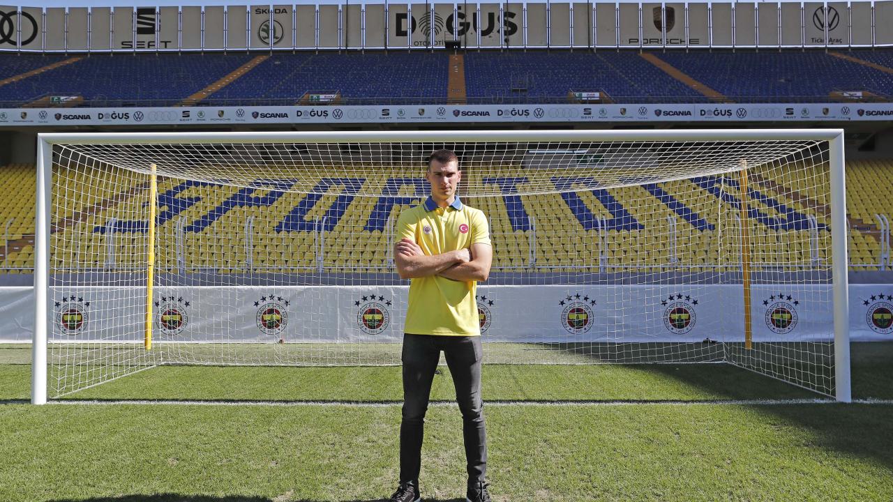 Fenerbahçe kalecisi Livakovic, Barcelona'ya transfer oldu