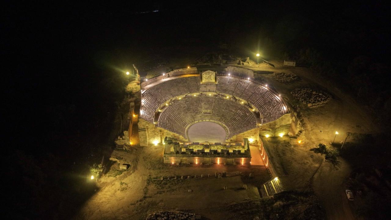 Restorasyonu tamamlanan Tlos Antik Kenti Tiyatrosu, güneş enerjisiyle aydınlatılacak