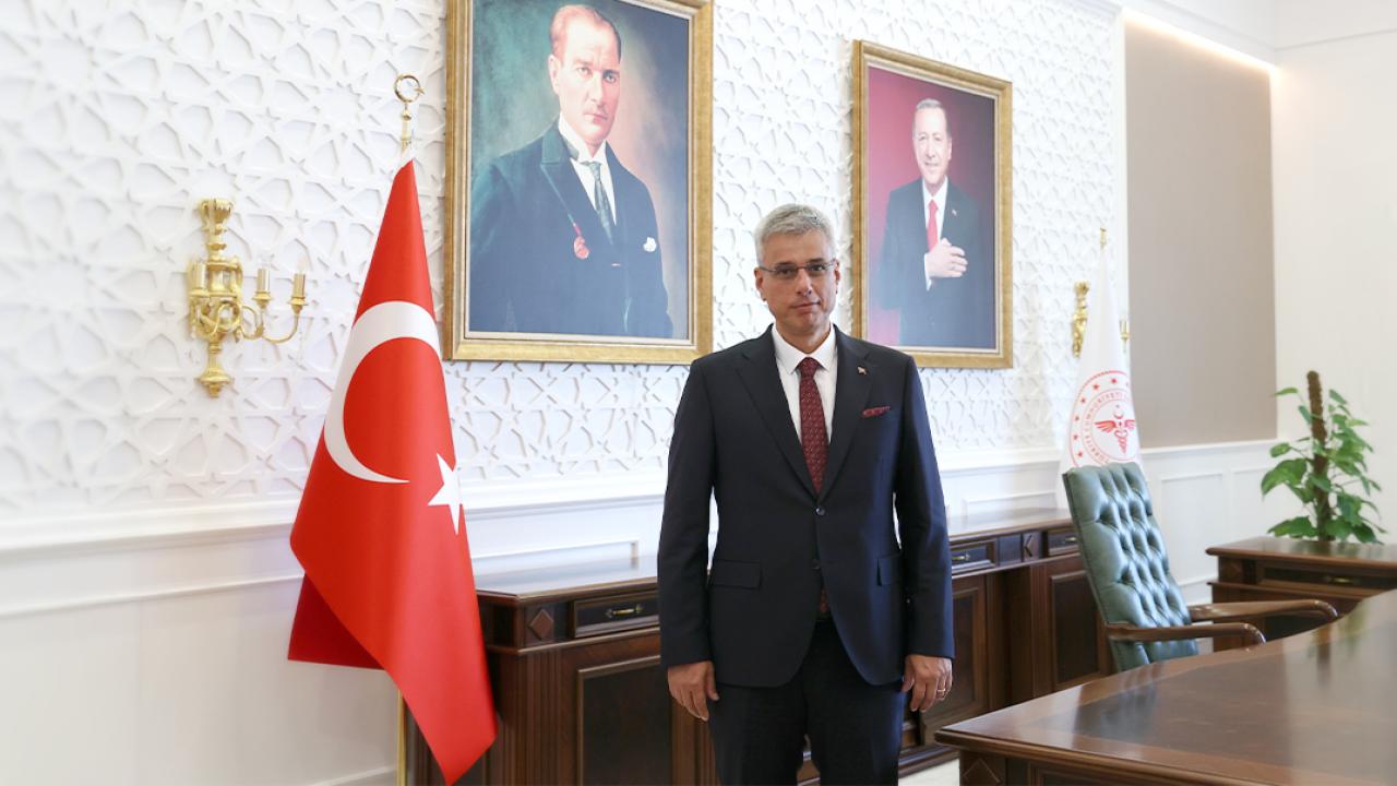 Sağlık Bakanı Memişoğlu'ndan "iyi ki hekimim" paylaşımı