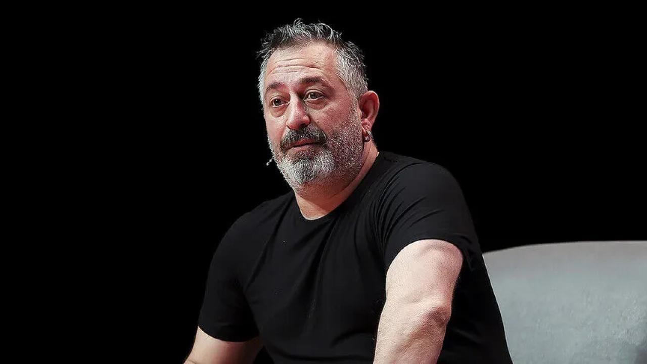 Komedyen Cem Yılmaz, rahatsızlandığı Çanakkale'de hastaneye kaldırıldı