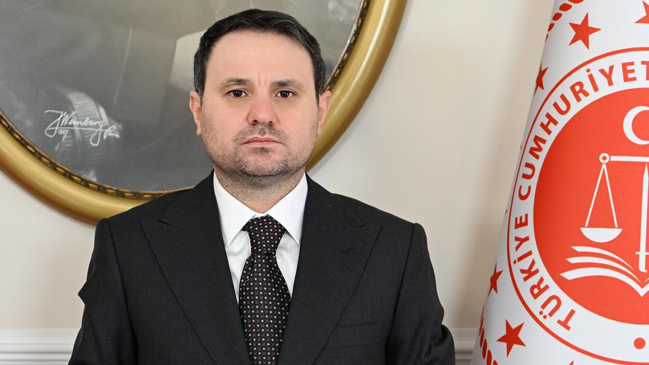 Bakan Gürlek'ten Girne Limanı açıklarında alabora yolcu gemisiyle ilgili paylaşım