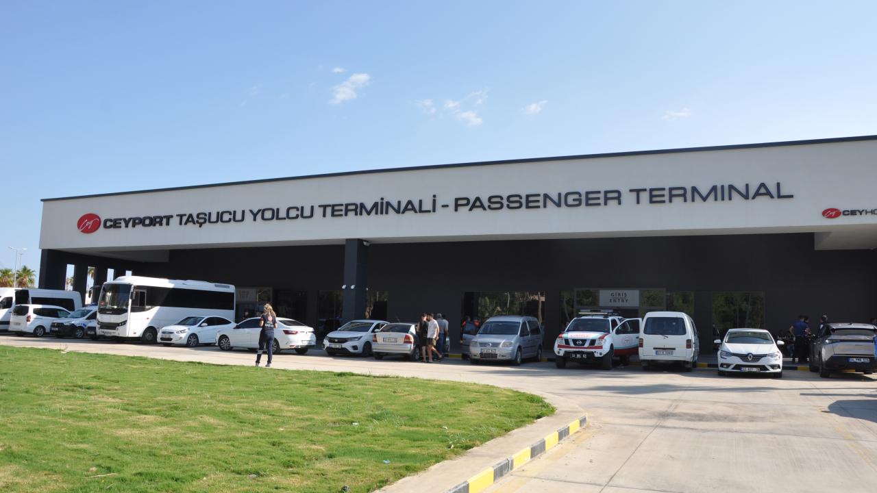 Girne açıklarında yolcu gemisinin alabora olmasının ardından Taşucu Limanı'nda kriz masası kuruldu