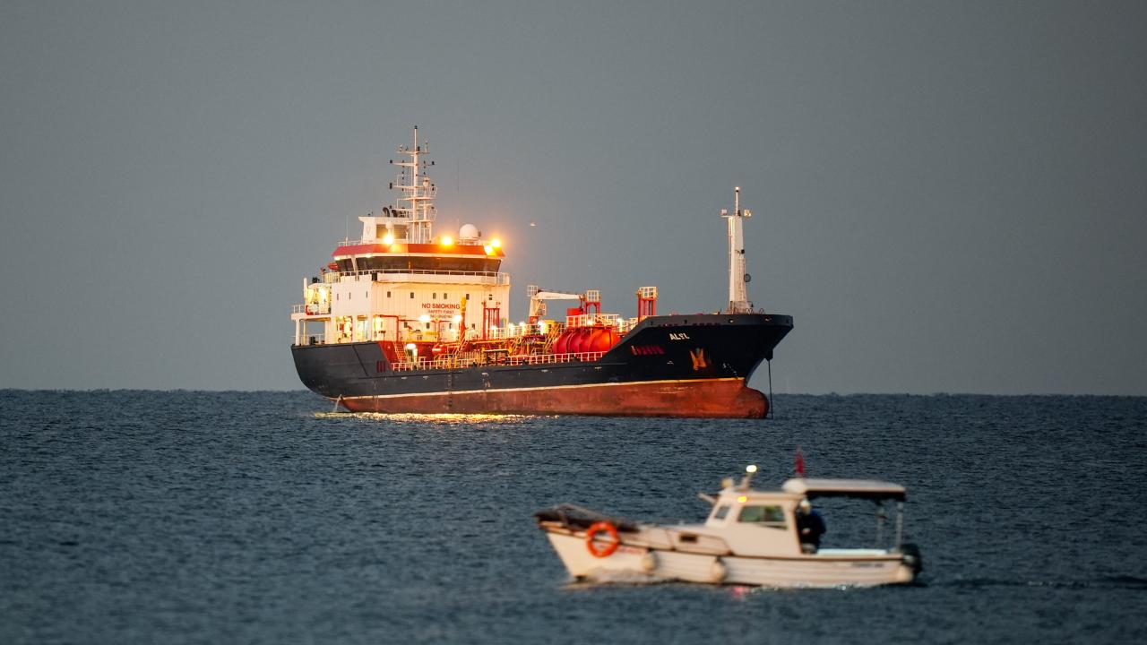 Silivri açıklarındaki kazada batan geminin bulunduğu bölgede arama kurtarma sürüyor