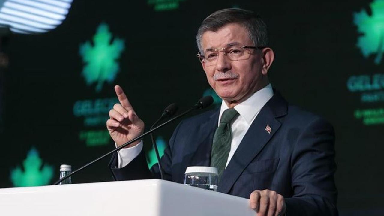 Ahmet Davutoğlu hakkında "Cumhurbaşkanına hakaret" suçundan soruşturma başlatıldı