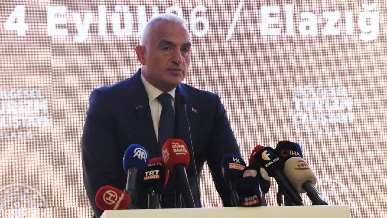 Bakan Ersoy, Elazığ'da "Bölgesel Turizm Çalıştayı"nda konuştu Ersoy, Elazığ'da "Bölgesel Turizm Çalıştayı"na katıldı