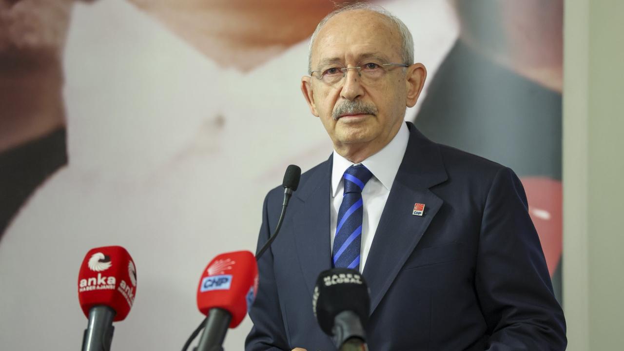 CHP Genel Başkanı Kılıçdaroğlu Avrupa Şampiyonası'nda finale yükselen A Milli Kadın Voleybol Takımı'nı kutladı