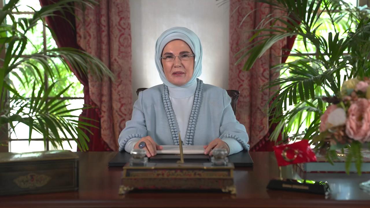 Emine Erdoğan'dan A Millî Kadın Voleybol Takımı'na tebrik