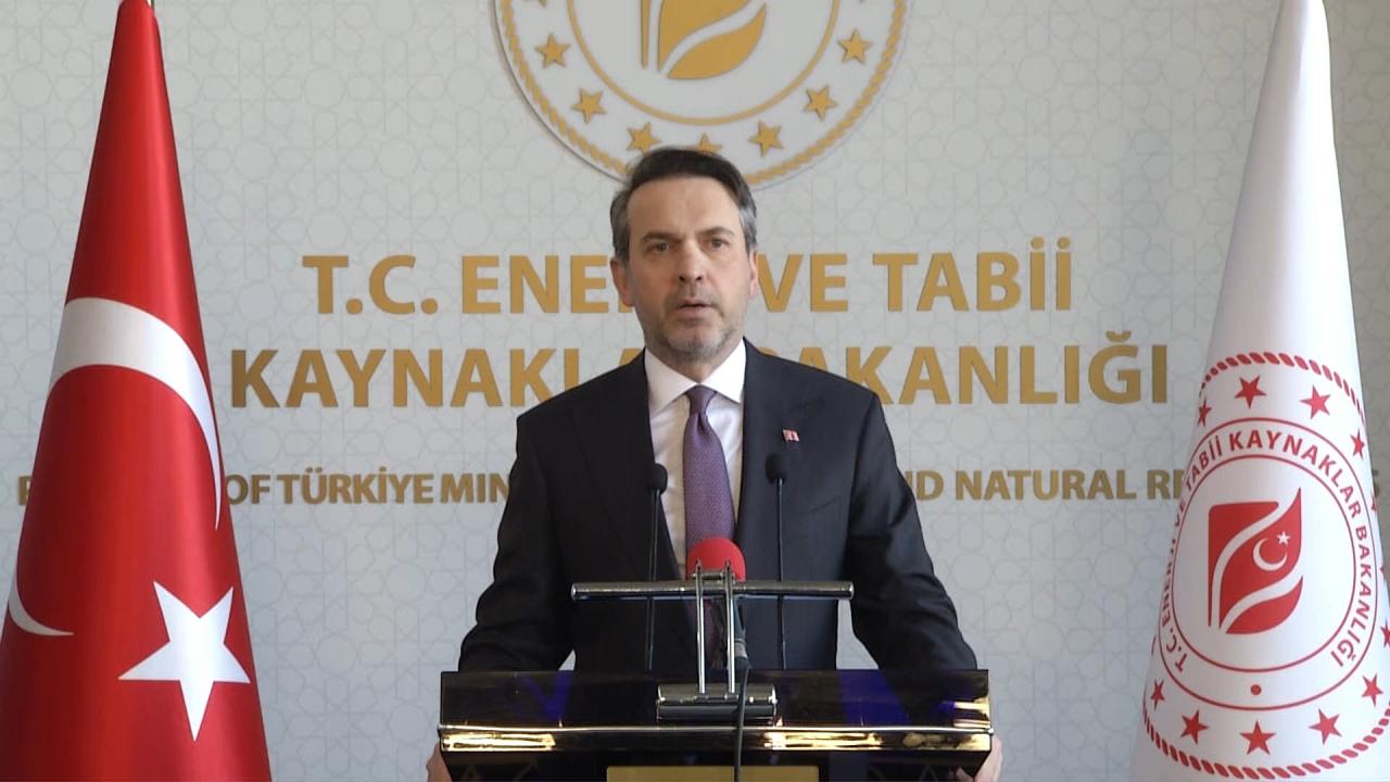 Bakan Bayraktar'dan A Millî Kadın Voleybol Takımı'na tebrik