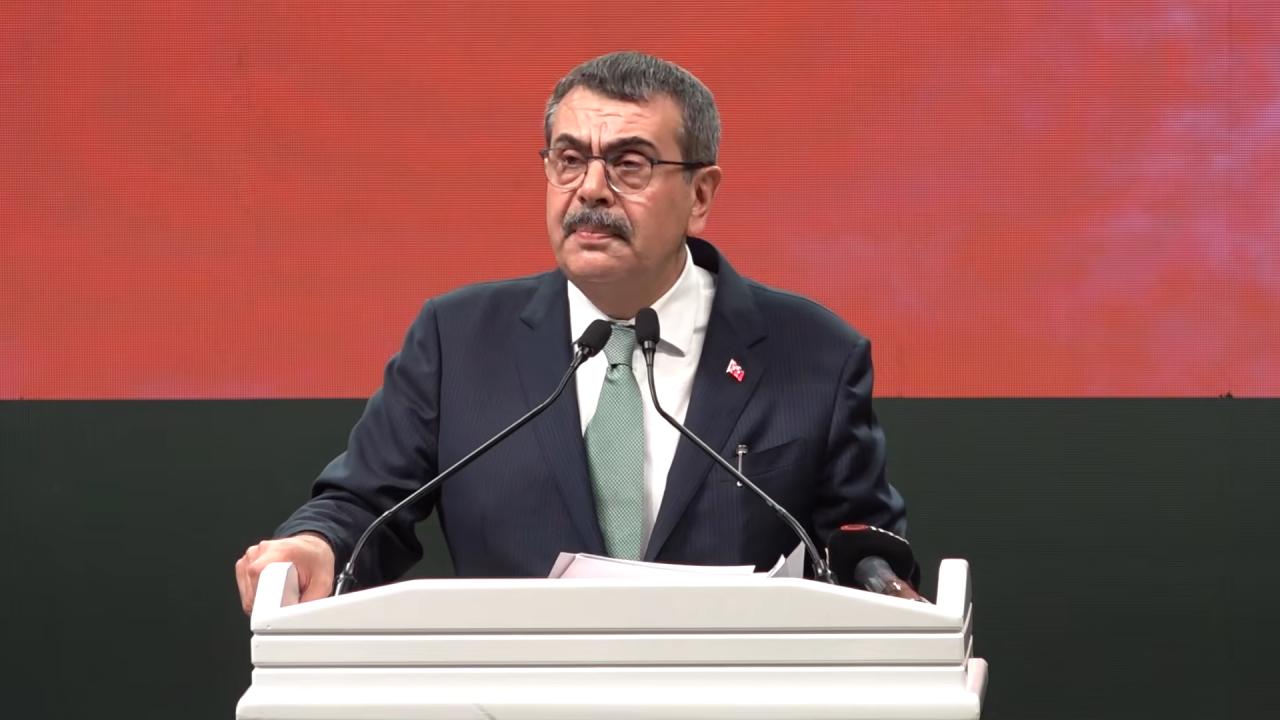Milli Eğitim Bakanı Tekin'den A Millî Kadın Voleybol Takımı'na tebrik