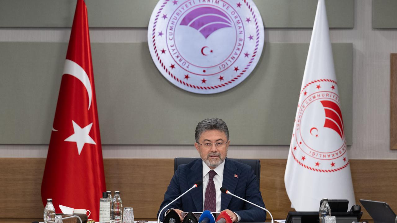 Tarım ve Orman Bakanı Yumaklı'dan A Millî Kadın Voleybol Takımı'na tebrik