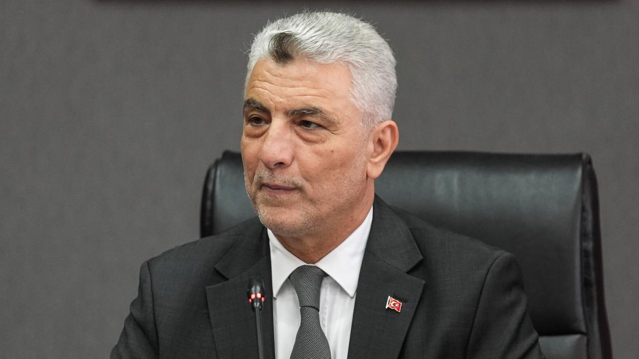 Ticaret Bakanı Bolat'tan A Millî Kadın Voleybol Takımı'na tebrik