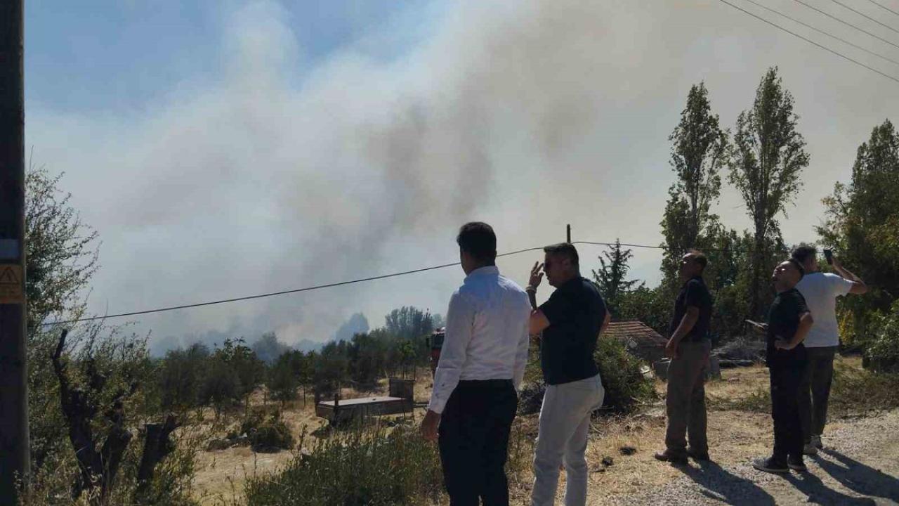 Burdur'da çıkan orman yangınına havadan ve karadan müdahale ediliyor