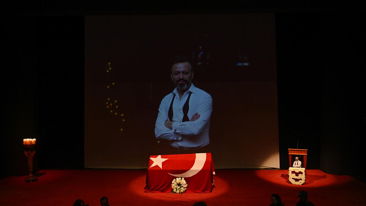 Oyuncu Serhat Kılıç son yolculuğuna uğurlanıyor