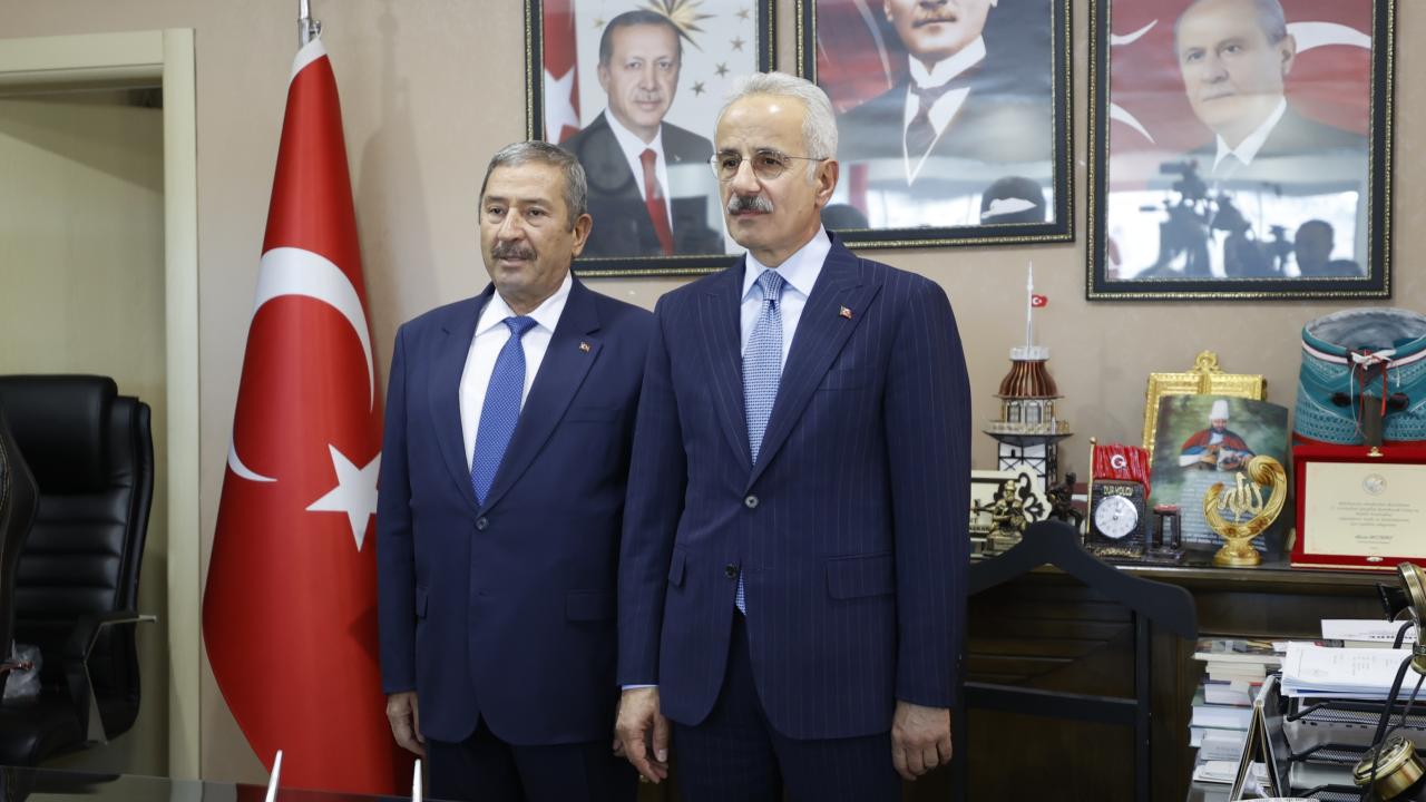 Ulaştırma ve Altyapı Bakanı Uraloğlu, Darende Belediyesini ziyaret etti
