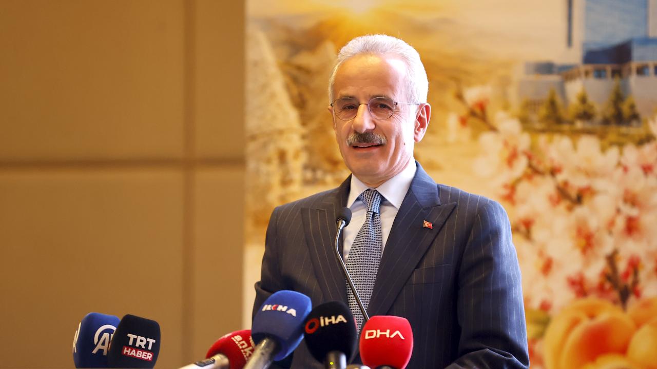 Bakan Uraloğlu: 6 bin 101 kilometre olan bölünmüş yol ağımızı bugün 30 bin 120 kilometreye çıkardık
