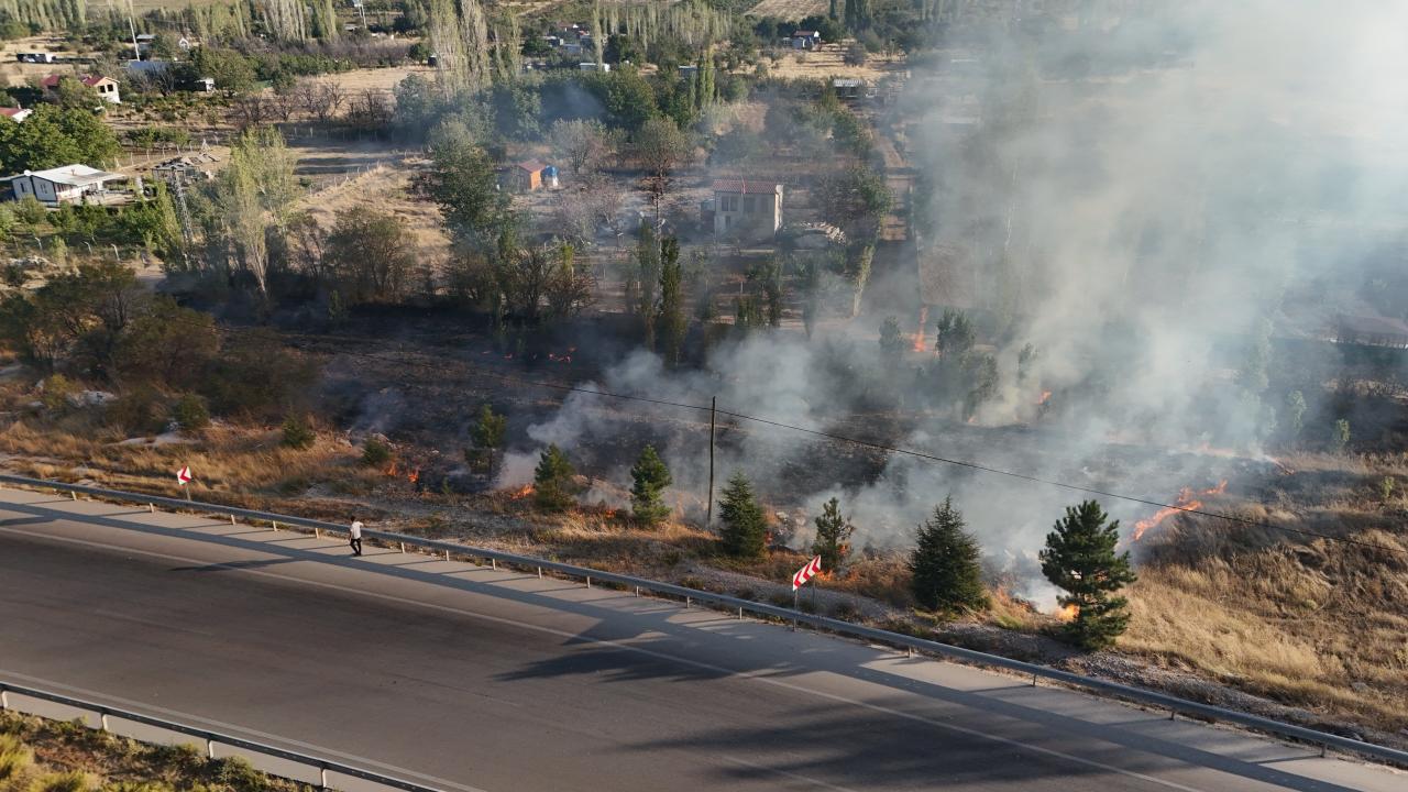 Isparta'da otluk alanda çıkan yangın kontrol altına alındı