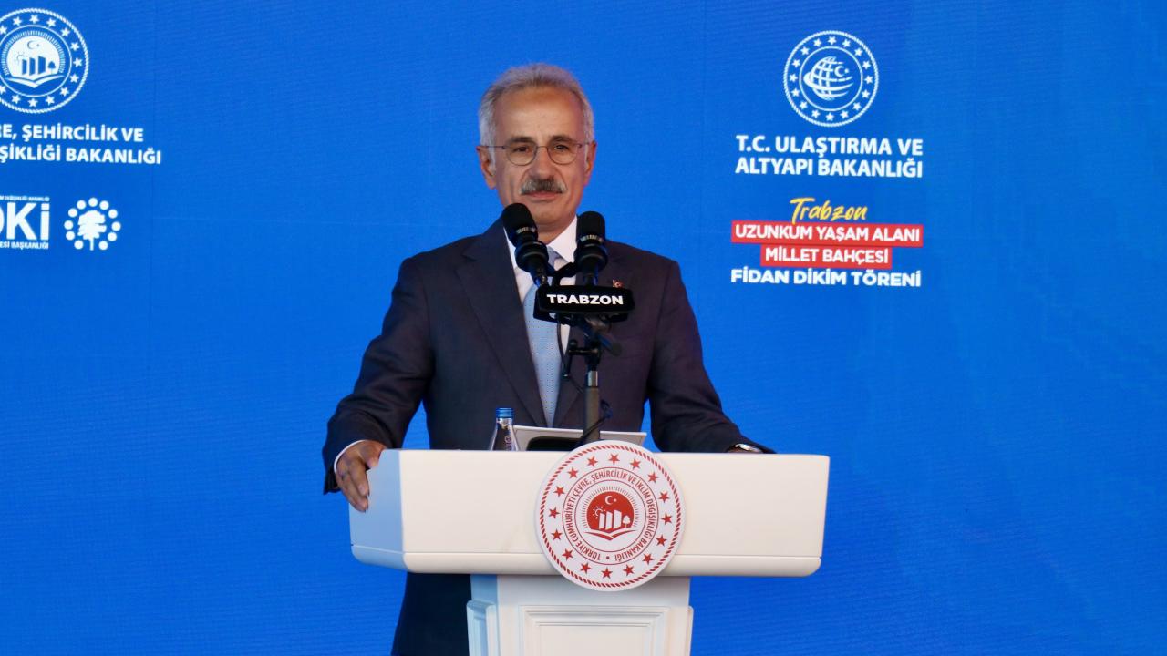 Ulaştırma ve Altyapı Bakanı Uraloğlu: Trabzon'a yakışır, deniziyle bütünleşmiş, canlı bir yaşam merkezi inşa ediyoruz