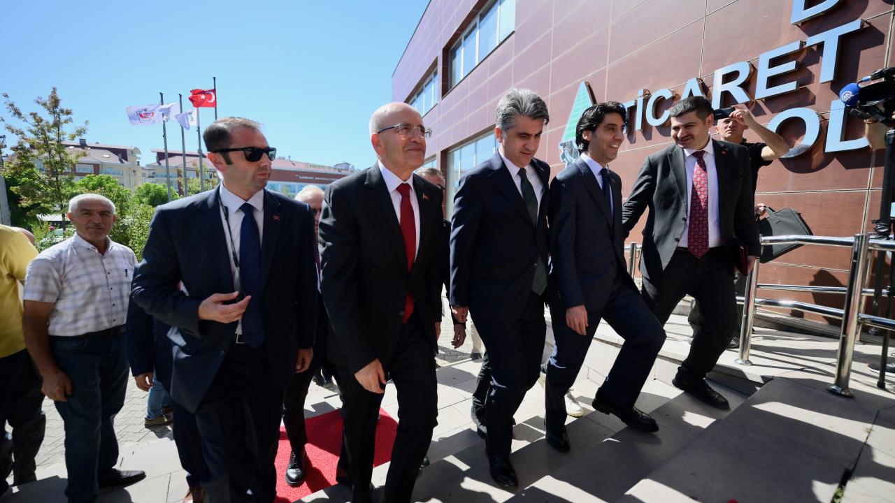 Hazine ve Maliye Bakanı Şimşek, Bolu'da ziyaretlerde bulundu