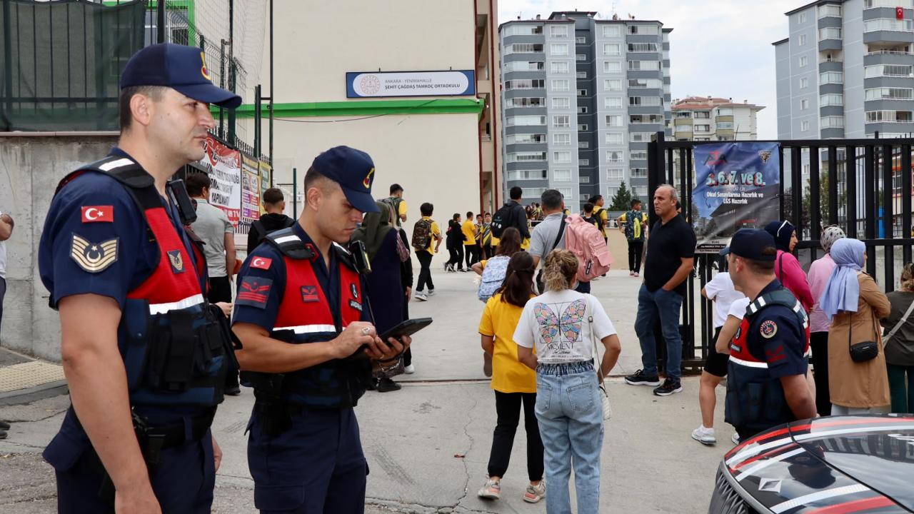 Başkentte jandarma ekipleri okul çevrelerinde tedbir aldı