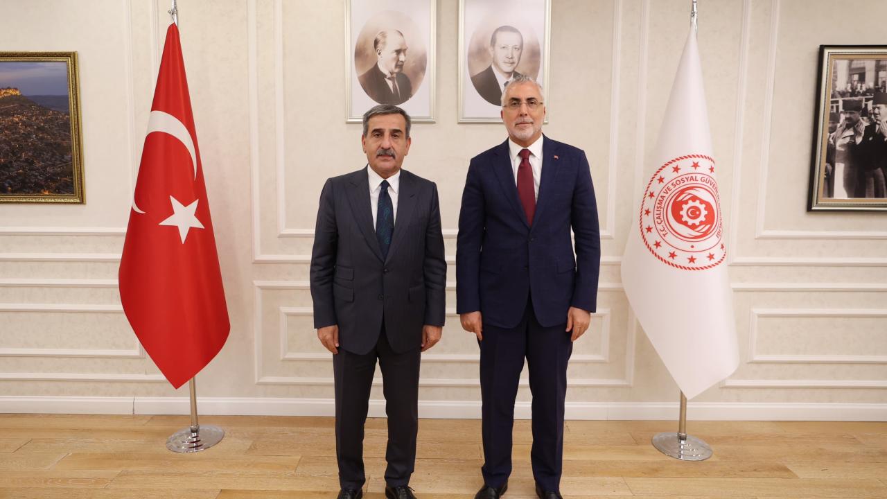 Bakan Işıkhan, Türkiye Kamu-Sen Genel Başkanı Önder Kahveci'yi ağırladı
