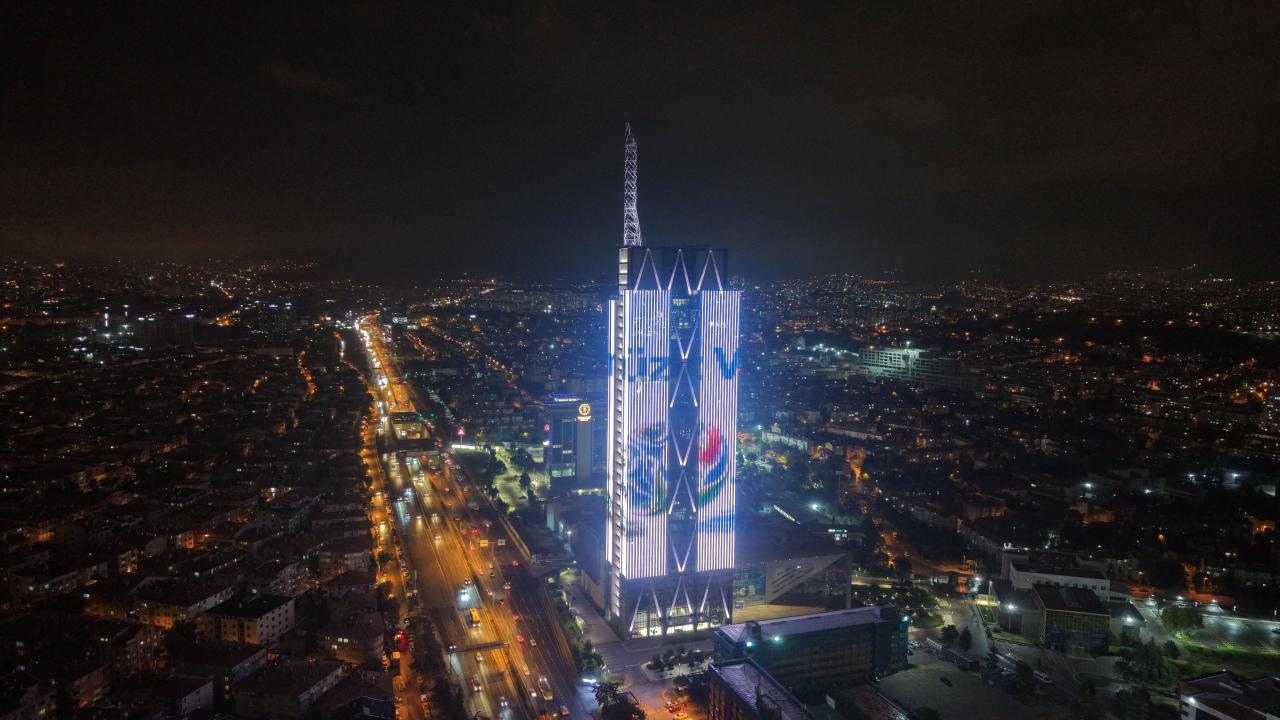 Türk Telekom Genel Müdürlük binasına COP31 kapsamında "Yarına Sözümüz Var" mesajı yansıtıldı