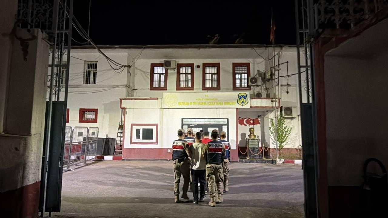 Siirt merkezli "Sokaklar Güvende" operasyonunda yakalanan 7 şüpheli tutuklandı