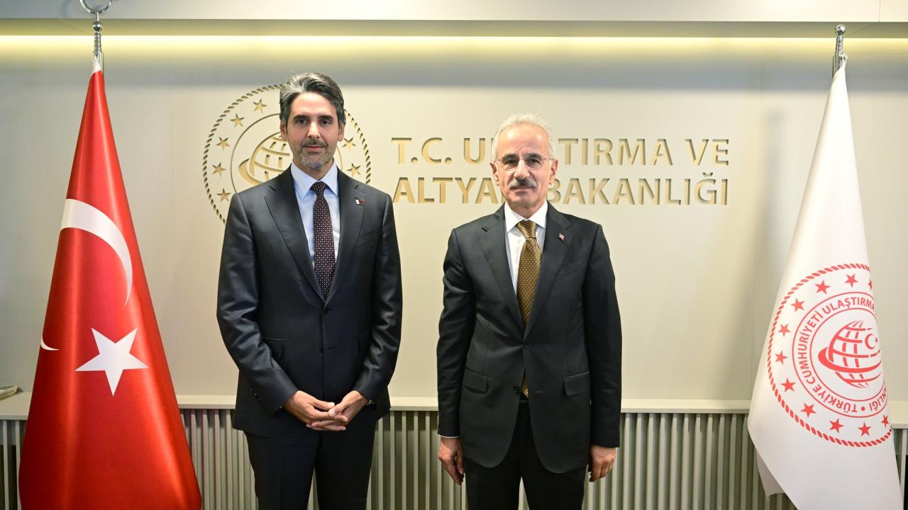 Ulaştırma ve Altyapı Bakanı Uraloğlu, Katar'ın Ankara Büyükelçisi Al-Henzab ile görüştü