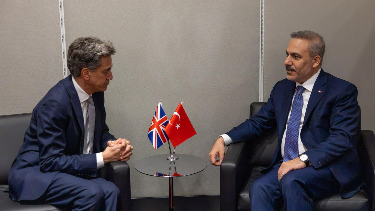 Dışişleri Bakanı Fidan, İngiltere Dışişleri Bakanı Miliband ile görüştü