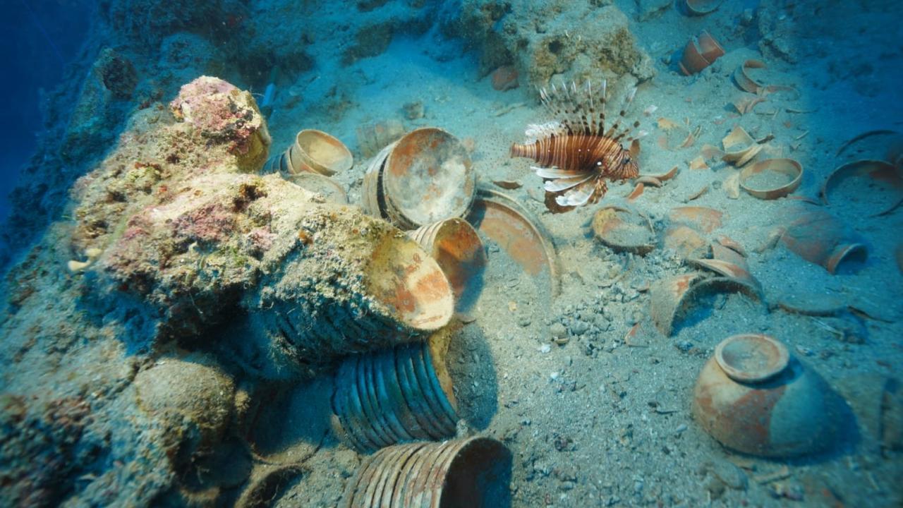 Akdeniz'den 2 bin 100 yıllık sofra takımı çıktı