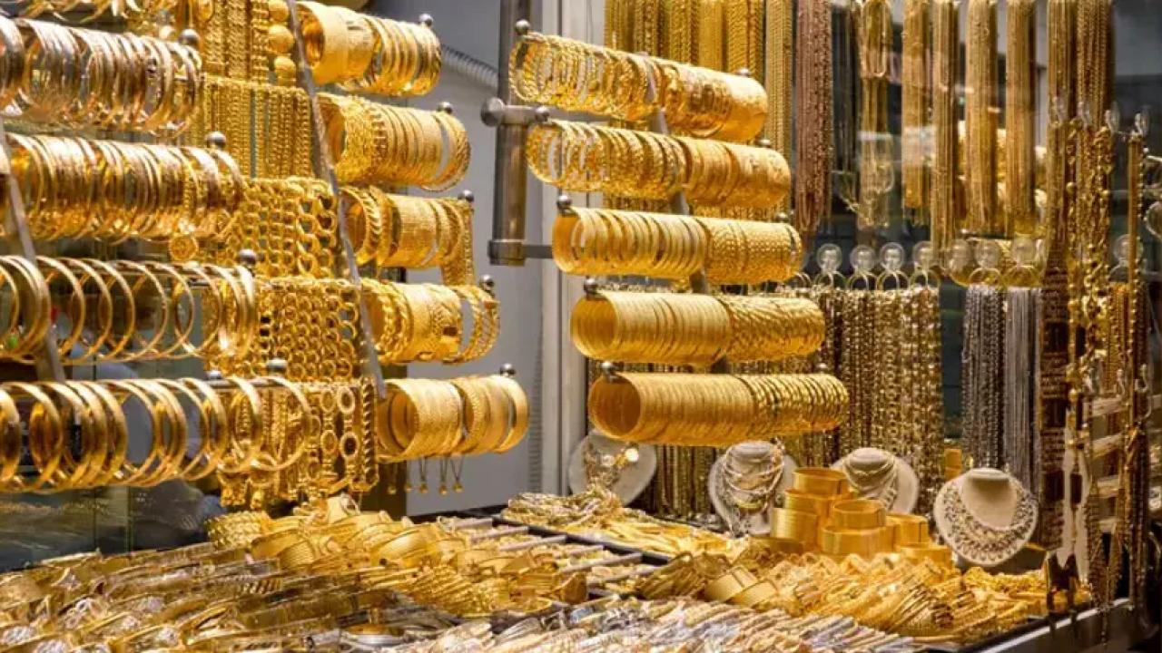 Altın fiyatları Fed baskısı ve yükselen petrolle düşüşte