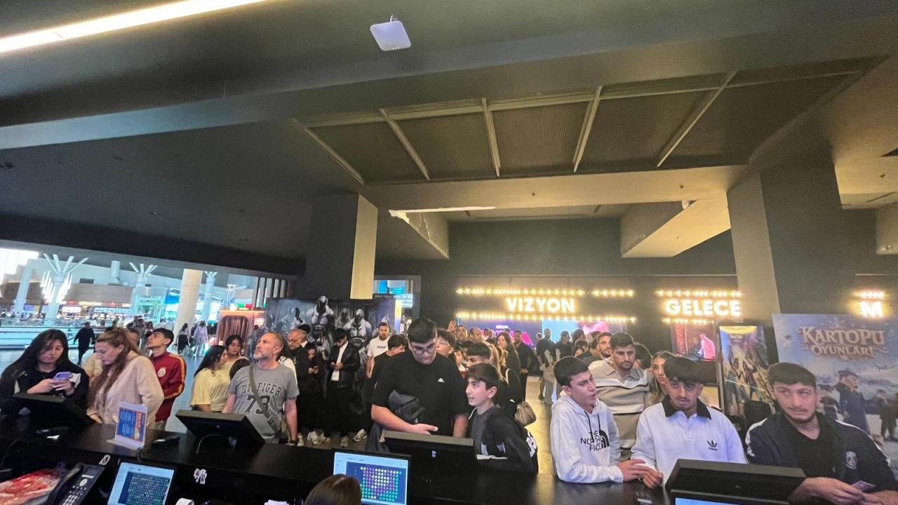 Kültür ve Turizm Bakanı Ersoy: İki günde 777 bin seyirci sinema salonlarında buluştu