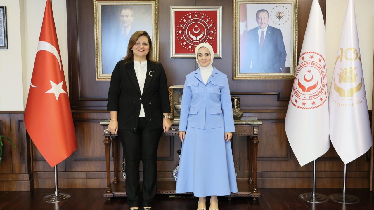 Bakan Göktaş, Afyonkarahisar Belediye Başkanı Burcu Köksal ile görüştü