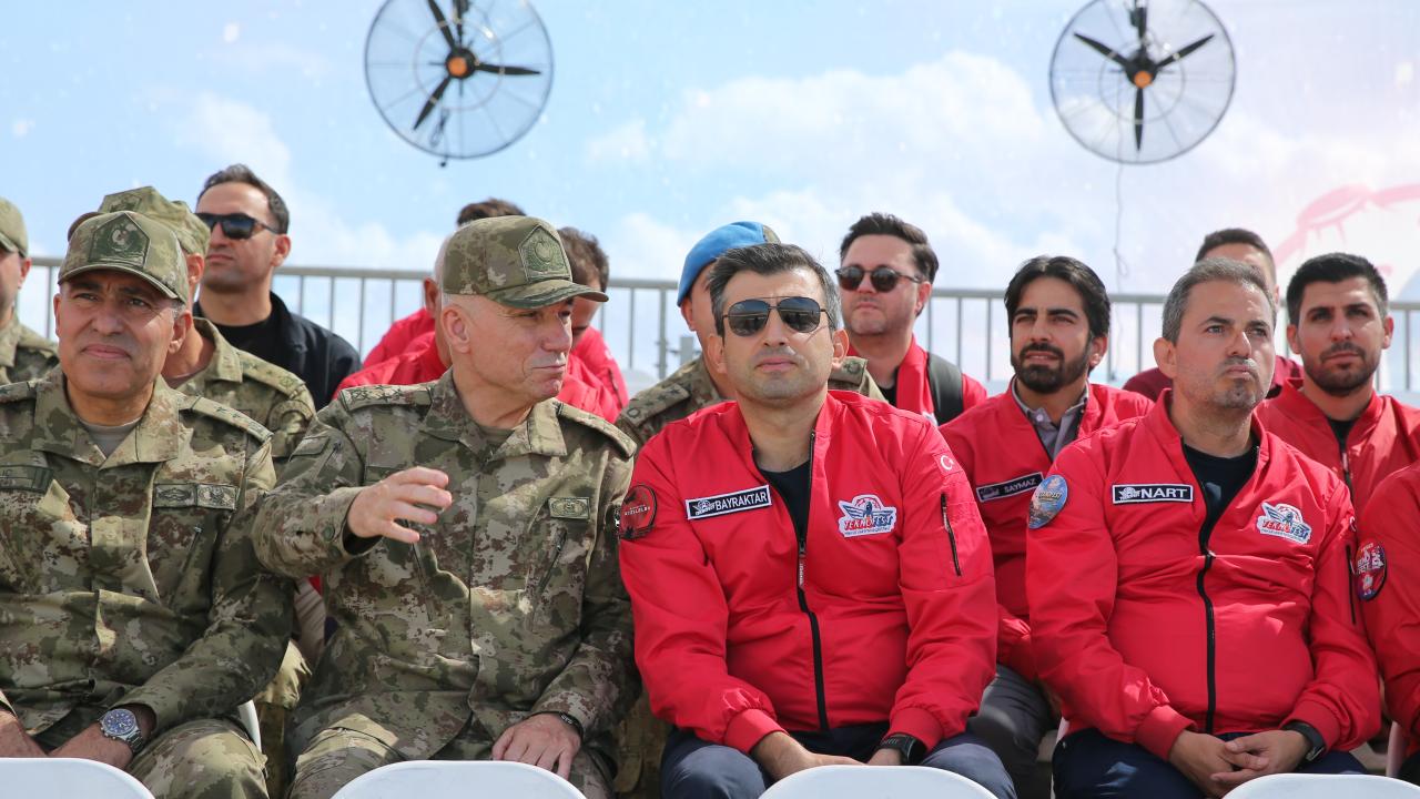 TEKNOFEST Yönetim Kurulu Başkanı Bayraktar, TEKNOFEST Güneydoğu festival alanını inceledi