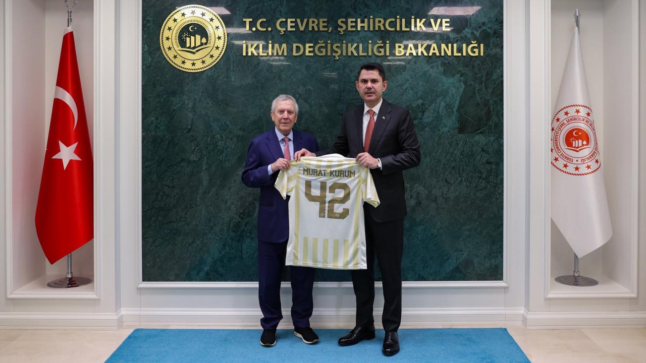 Bakan Kurum, Fenerbahçe Spor Kulübü Başkanı Aziz Yıldırım'ı ağırladı
