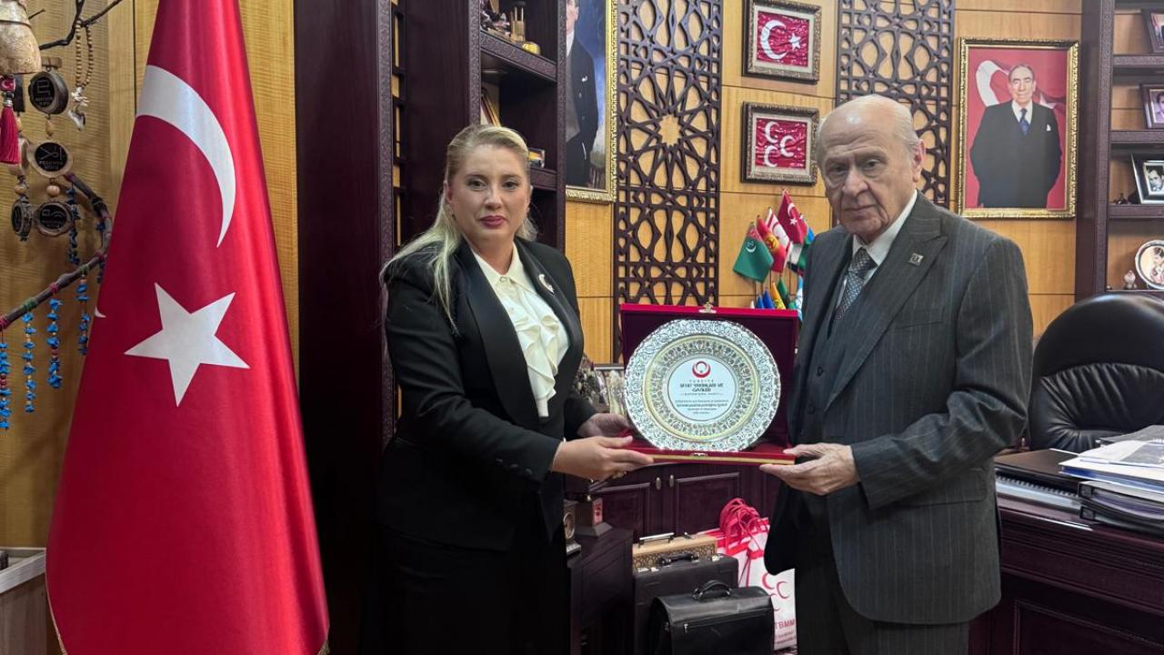 MHP Lideri Devlet Bahçeli, Türkiye Şehit Yakınları ve Gaziler Dayanışma Vakfı Başkanı Gürs ile görüştü