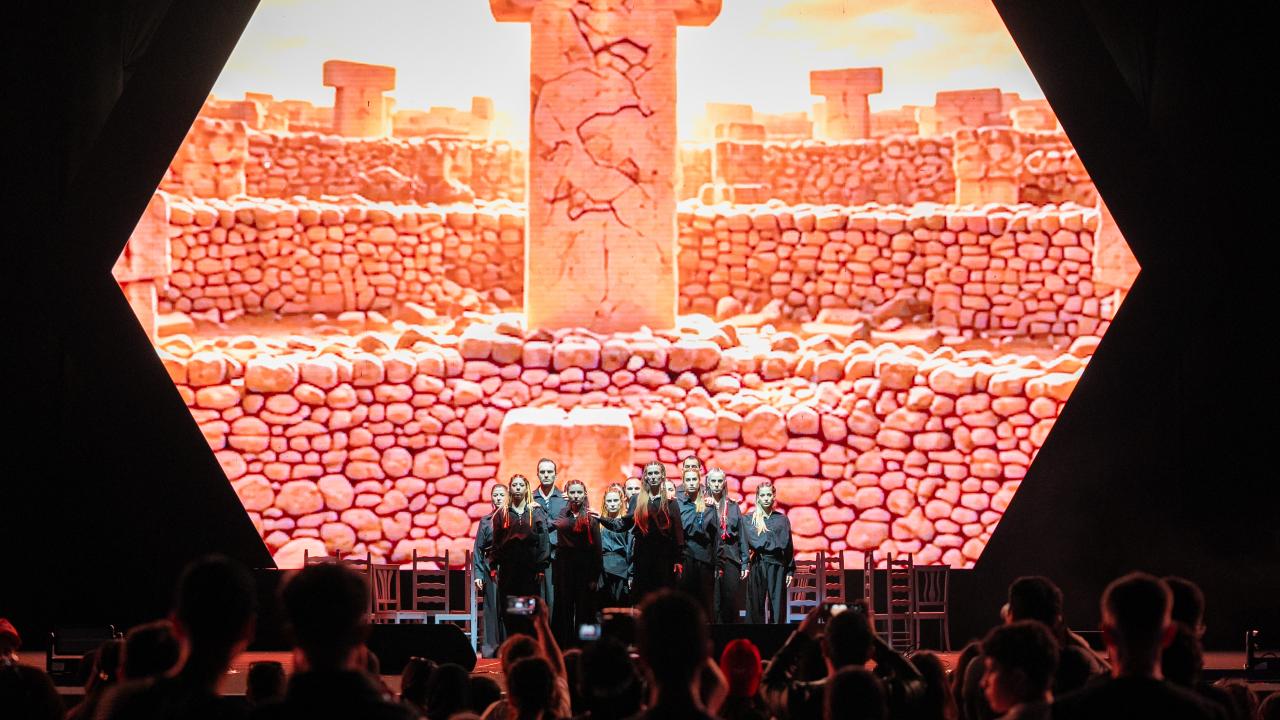 TEKNOFEST Güneydoğu'da "İlk Işıktan Geleceğe" oyunu sahnelendi