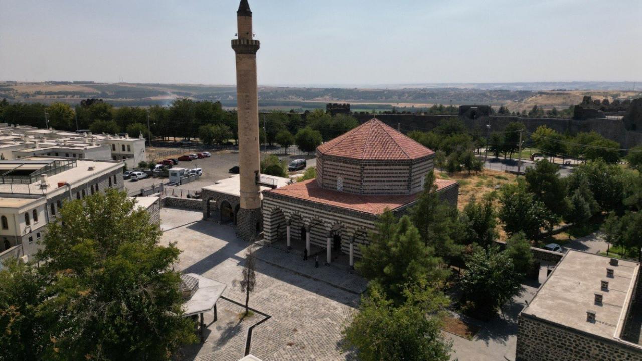 Restorasyonu tamamlanan 6 tarihi cami, cuma namazıyla yeniden ibadete açılacak