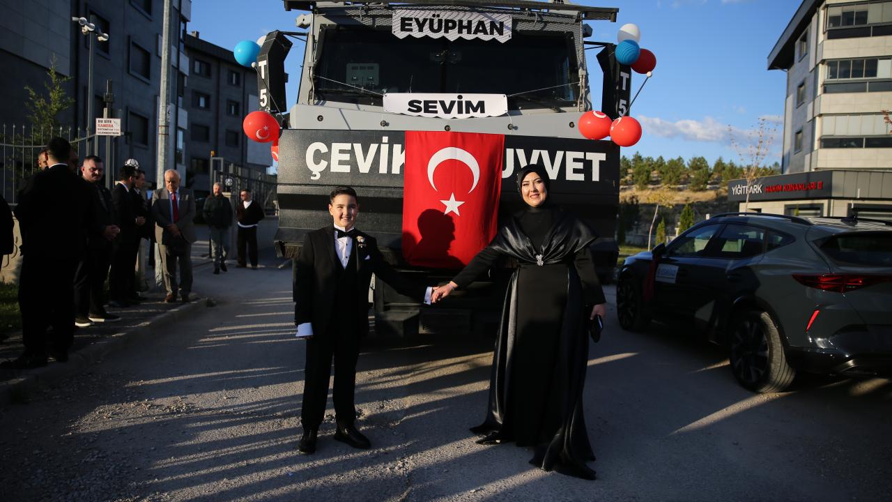 Şehit polis Ali Sevim'in adının verildiği TOMA oğlunun sünnet arabası oldu