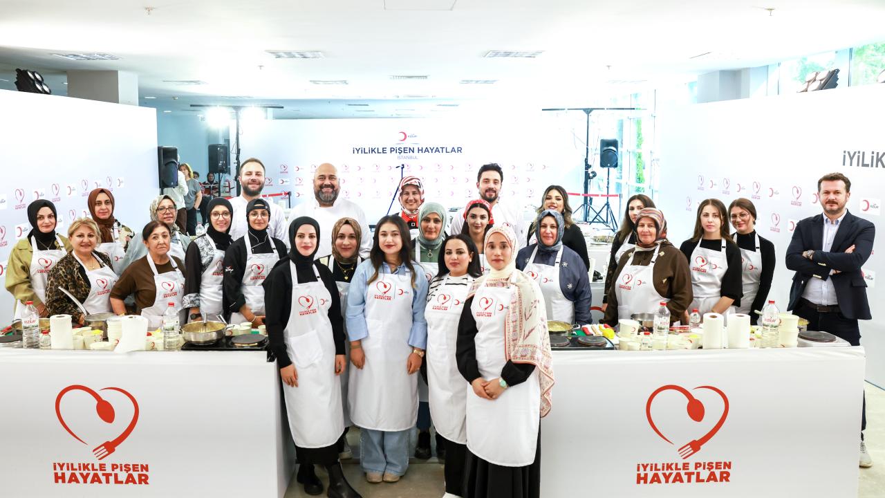 Türk Kızılaydan depremzede kadınlar için İstanbul'da yemek atölyesi