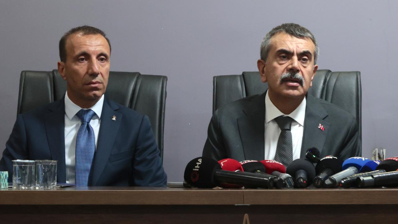Milli Eğitim Bakanı Tekin, Hakkari'nin Yüksekova ilçesinde ziyaretlerde bulundu