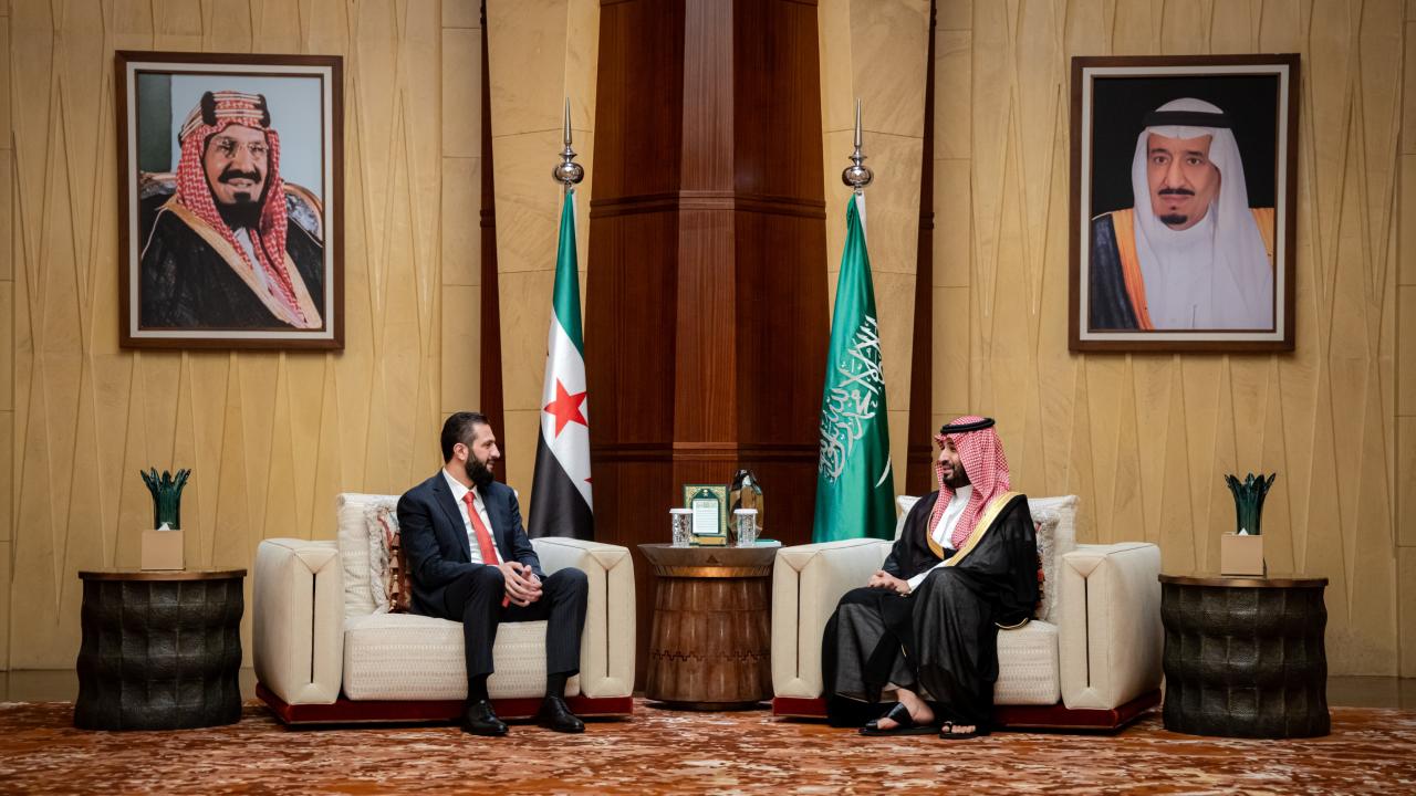 Suriye Cumhurbaşkanı Şara ile Suudi Arabistan Veliaht Prensi bin Selman, Riyad'da bir araya geldi