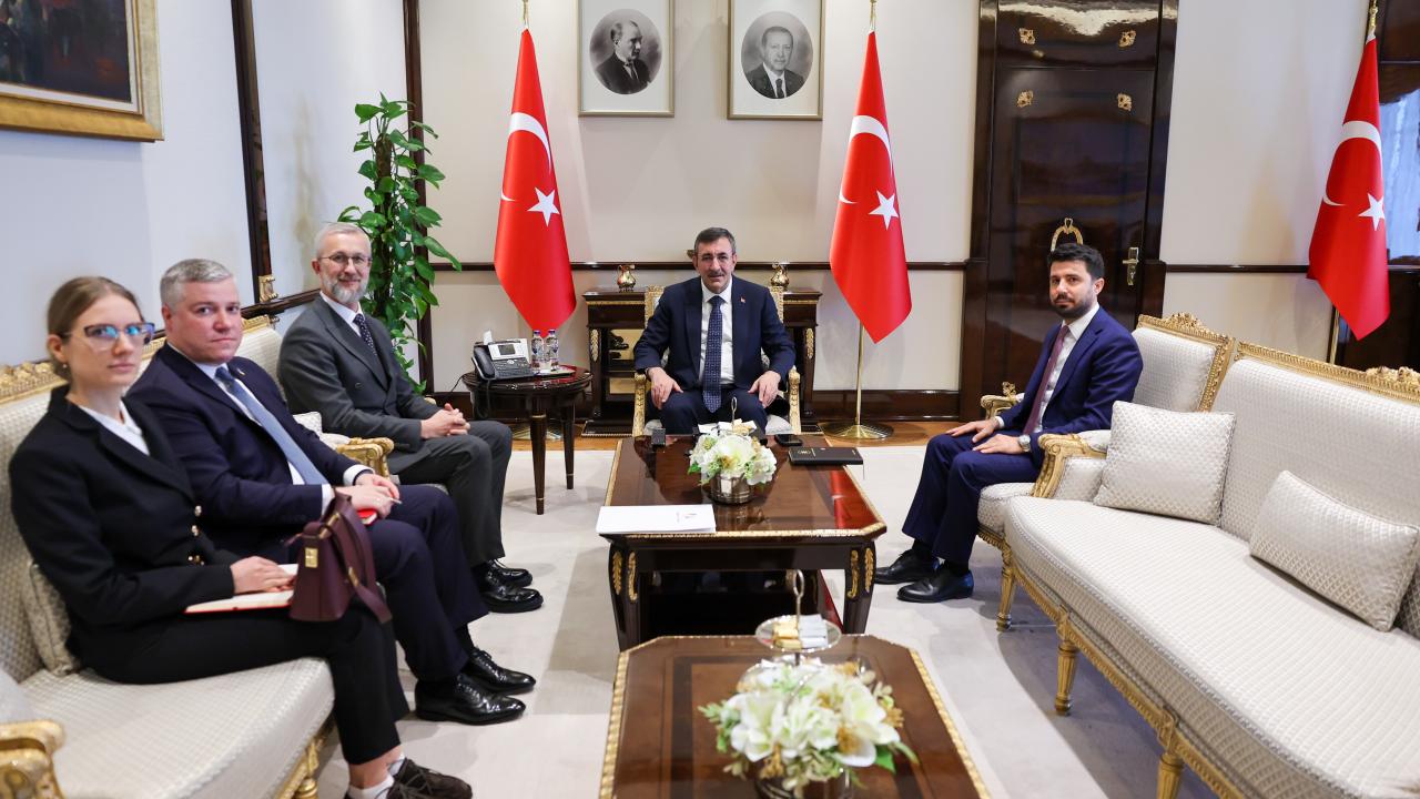 Cumhurbaşkanı Yardımcısı Yılmaz Ukrayna'nın Ankara Büyükelçisi Celal'i kabul etti